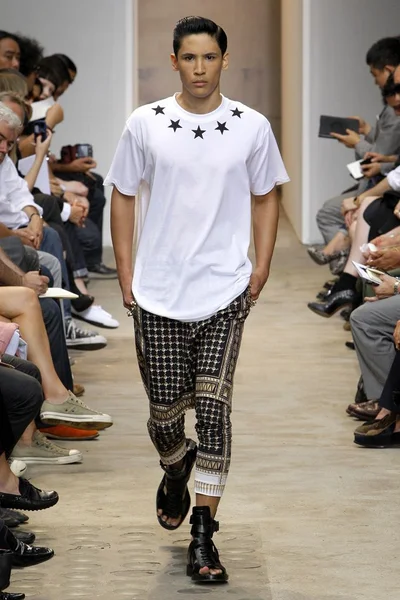Look 15